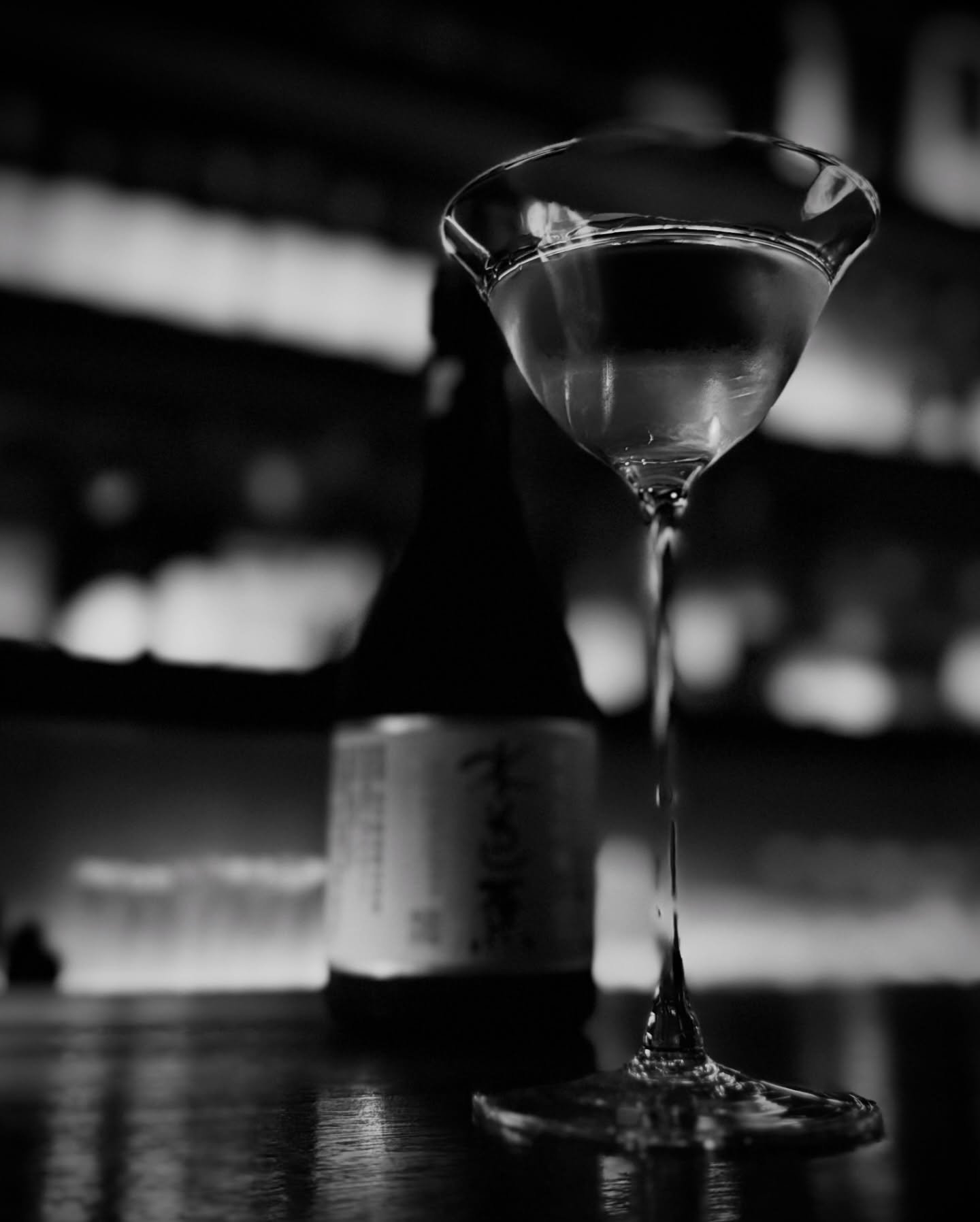A monochrome view of a stemmed glass at Salon du Japonisant
