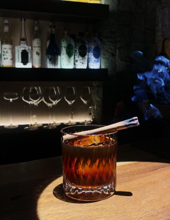 A cocktail with rising smoke at the Salon du Japonisant counter